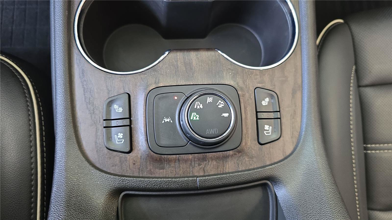 Used 2023 GMC Acadia Denali w/ Denali Ultimate Package AWD/4WD image 25