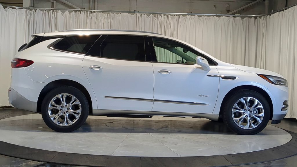 Used 2018 Buick Enclave Avenir w/ Avenir Technology Package AWD/4WD image 9