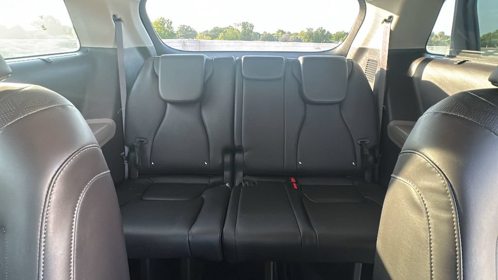 Used 2026 Kia Carnival EX FWD image 34