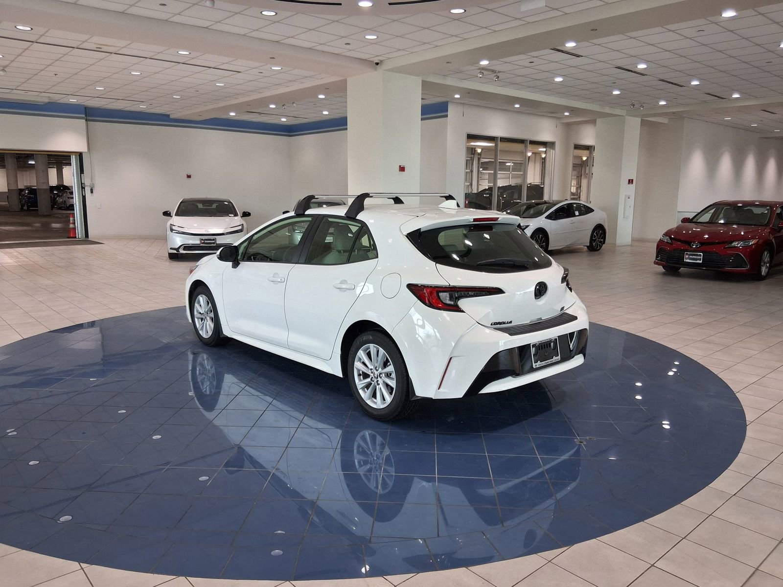 Used 2025 Toyota Corolla SE w/ SE Package image 4