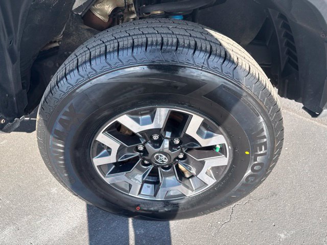 Used 2019 Toyota Tacoma TRD Off-Road AWD/4WD image 14