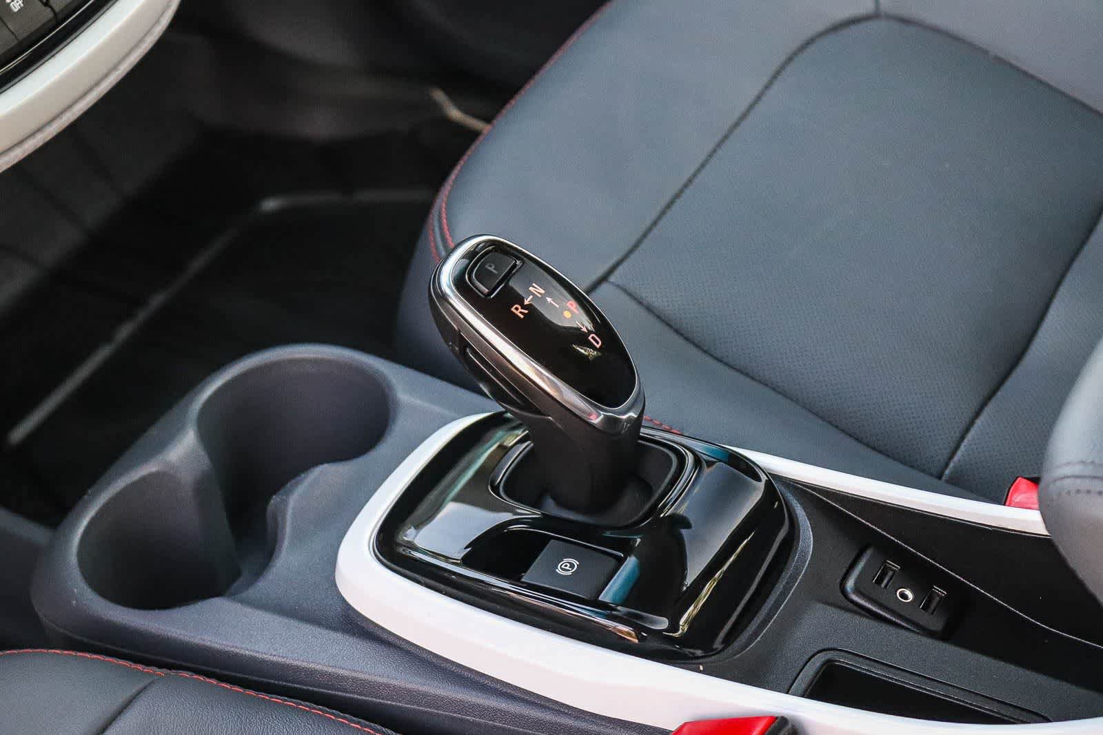 Used 2020 Chevrolet Bolt Premier w/ Infotainment Package FWD image 17