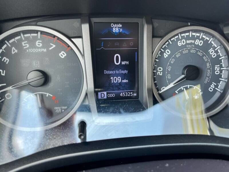 Used 2016 Toyota Tacoma SR5 RWD image 17