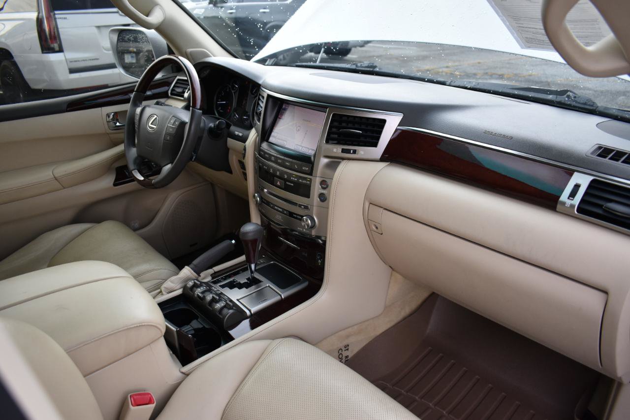 Used 2013 Lexus LX 570 4WD w/ Luxury Pkg image 13