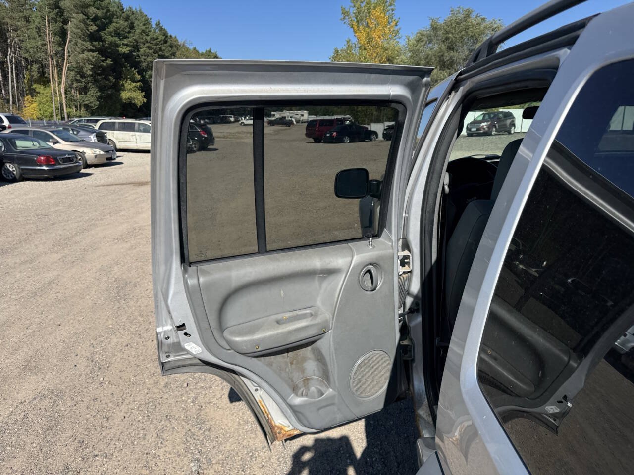 Used 2005 Jeep Liberty Sport AWD/4WD image 22