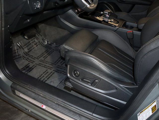 Used 2025 Audi Q5 e Premium Plus w/ Premium Plus Package image 27