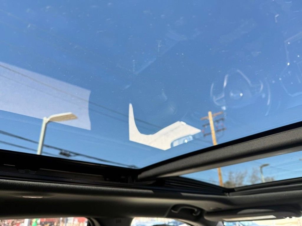 Used 2017 Jeep Grand Cherokee Overland image 14