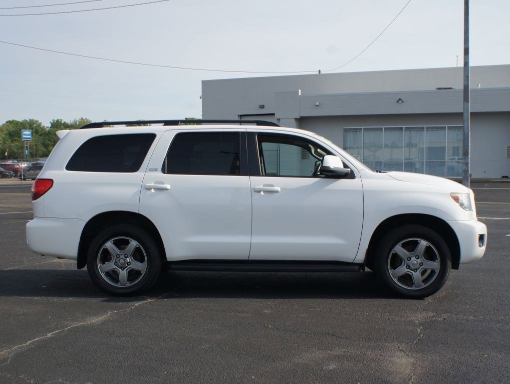 Used 2017 Toyota Sequoia SR5 w/ Sport Appearance Package AWD/4WD image 21