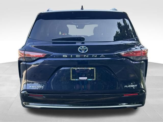 Used 2025 Toyota Sienna Platinum AWD/4WD image 4