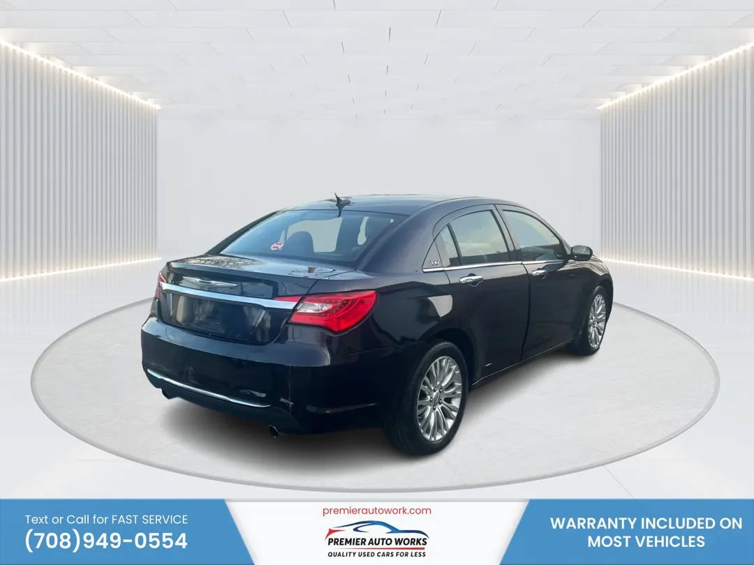 Used 2011 Chrysler 200 Limited FWD image 4