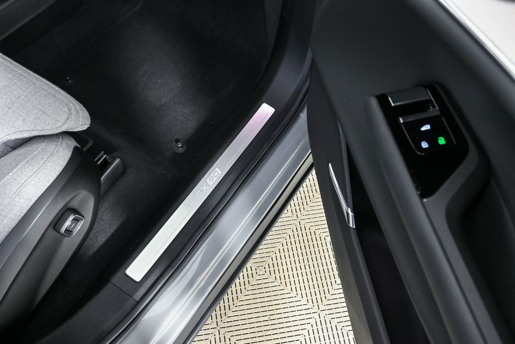 Certified 2025 Volvo EX90 Ultra AWD/4WD image 28