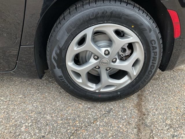 Used 2024 Chrysler Pacifica Limited image 11