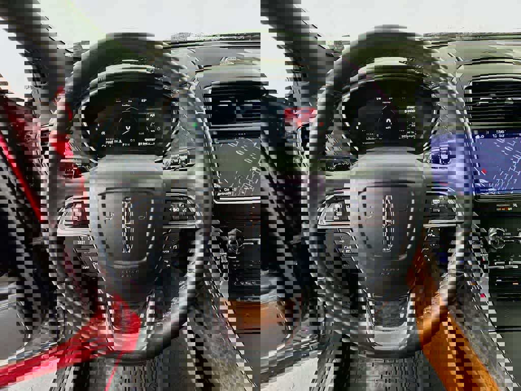 Used 2019 Lincoln Nautilus Select image 16