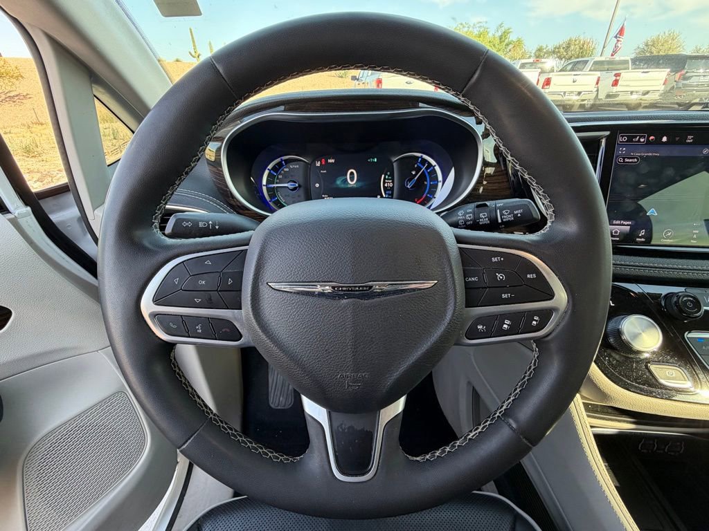 Used 2023 Chrysler Pacifica Limited image 15