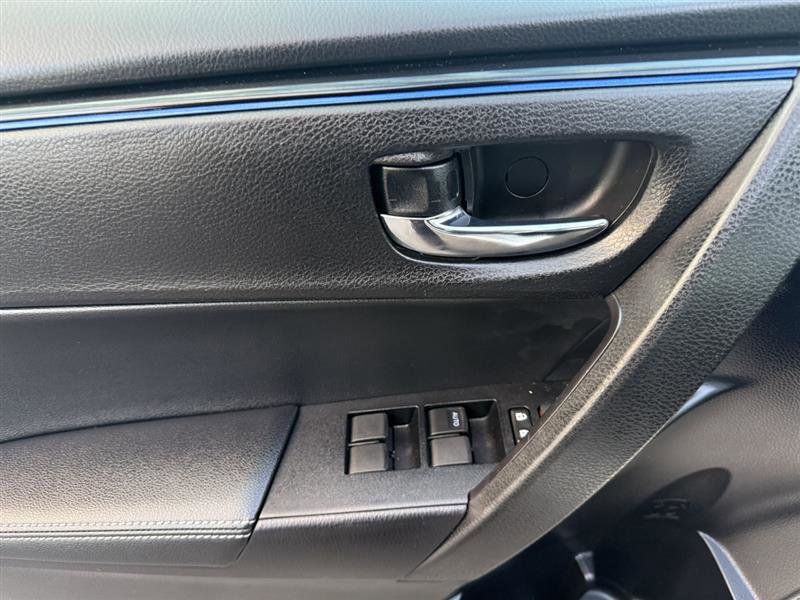 Used 2017 Toyota Corolla SE image 29