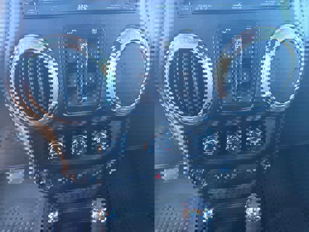 Used 2015 Jeep Wrangler Unlimited Sahara w/ Connectivity Group image 15