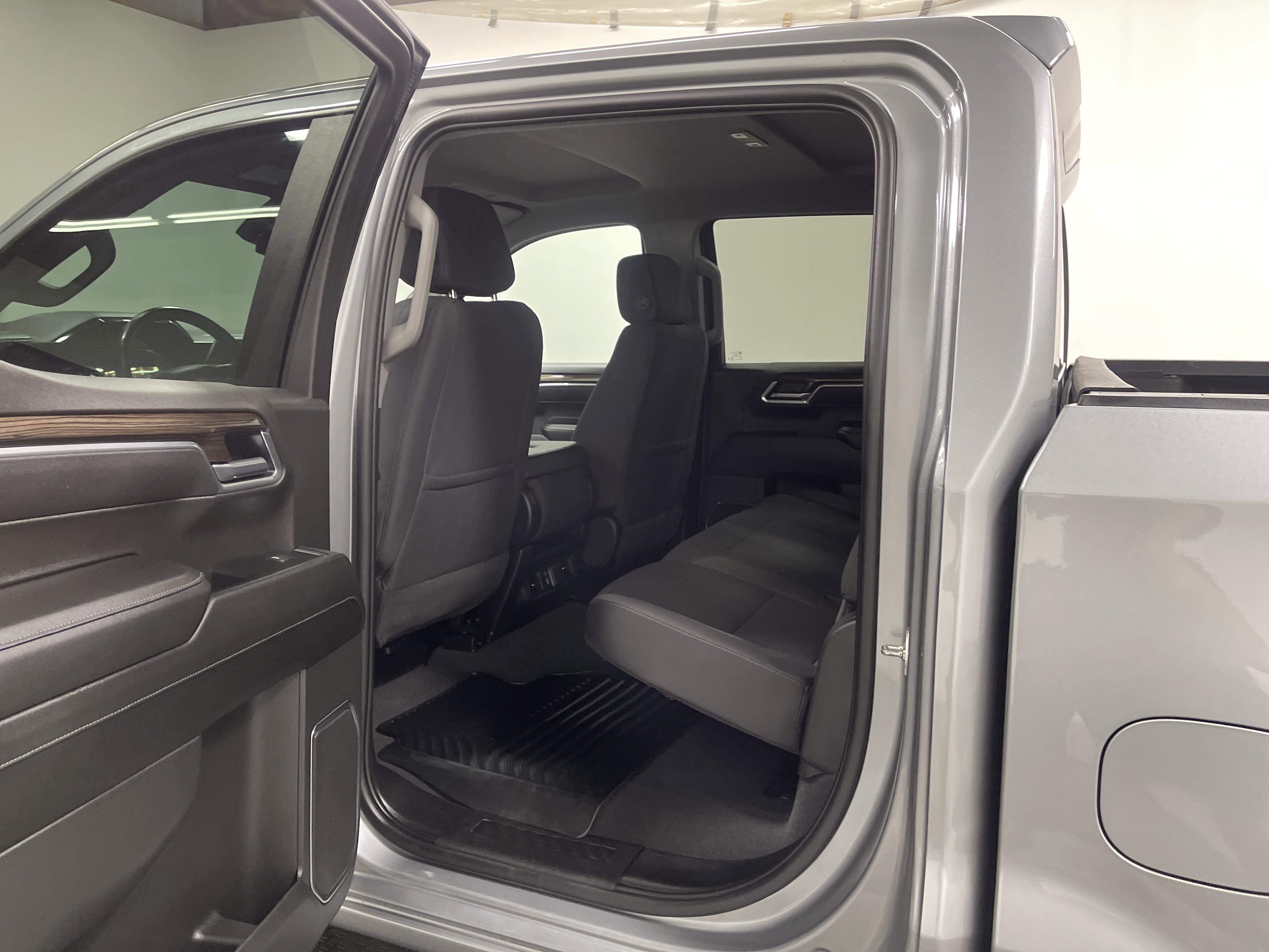 Used 2025 Chevrolet Silverado 1500 LT image 13
