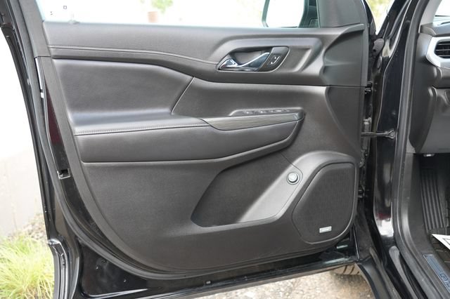 Used 2023 GMC Acadia SLT FWD image 13