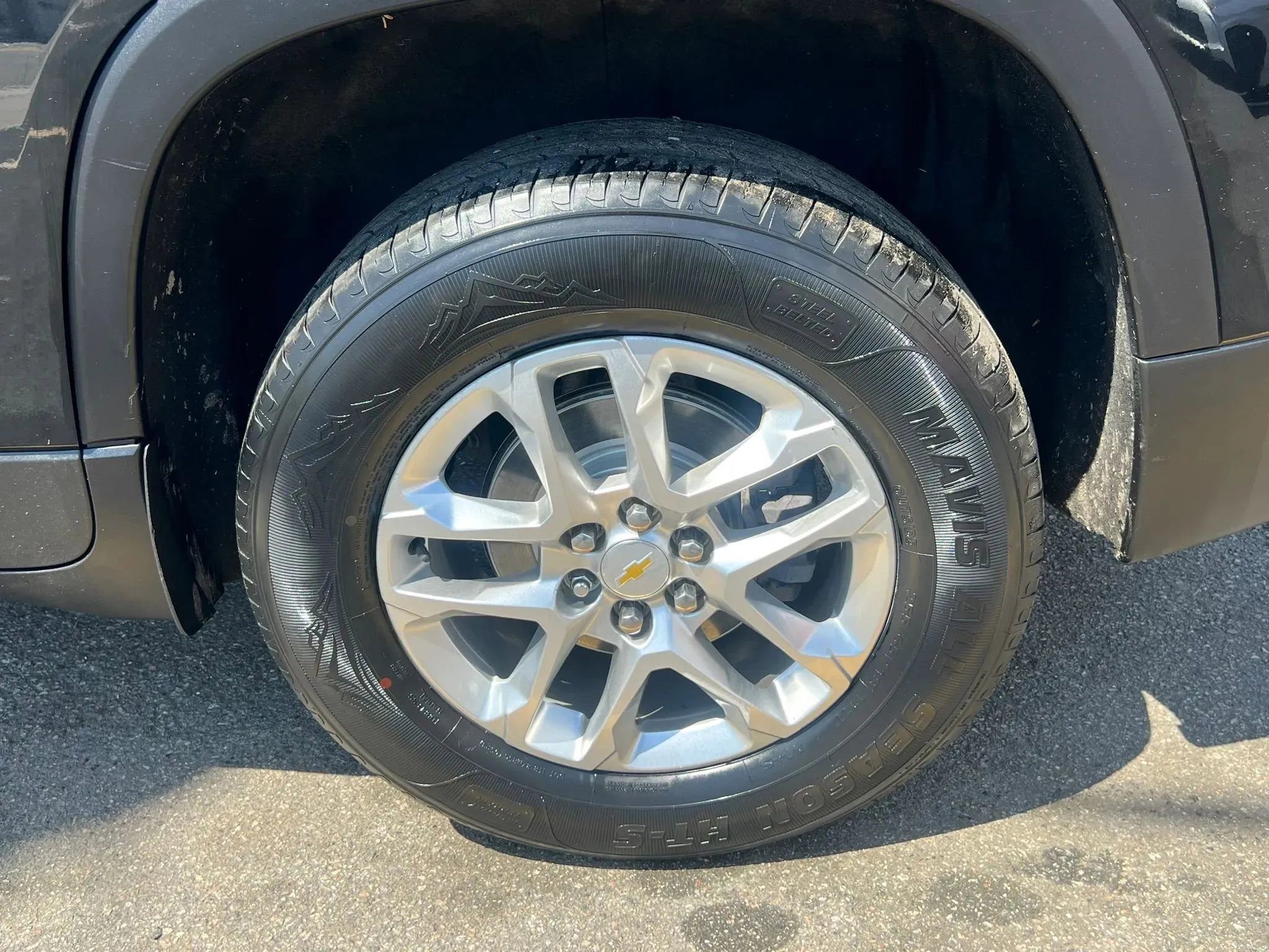 Used 2021 Chevrolet Traverse LS AWD/4WD image 11