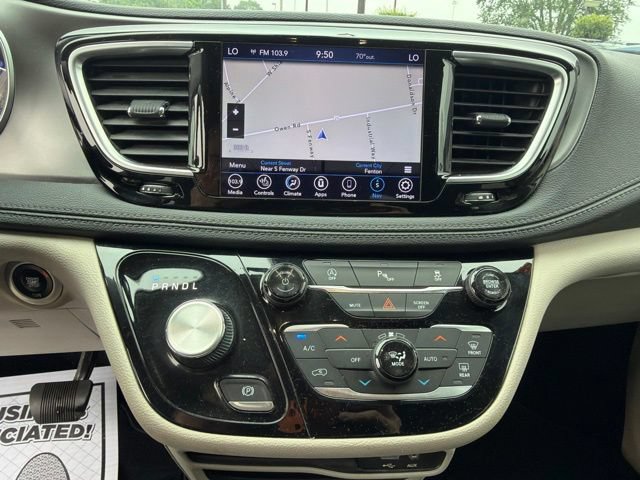 Used 2019 Chrysler Pacifica Limited FWD image 19