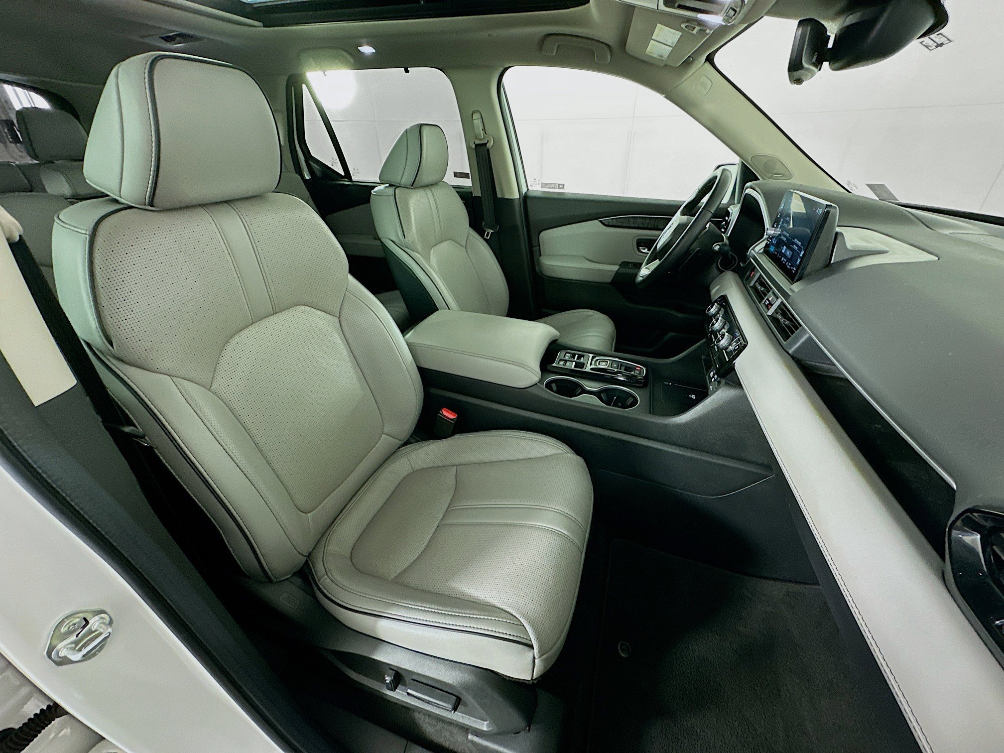 Used 2024 Honda Pilot Elite image 34