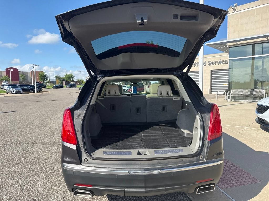 Used 2017 Cadillac XT5 Luxury w/ Driver Awareness Package FWD image 6
