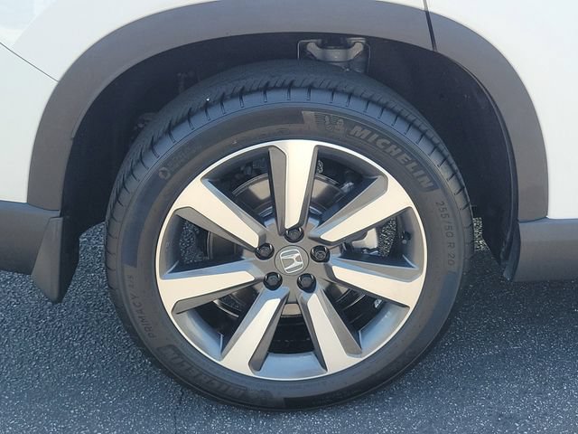 Certified 2025 Honda Pilot Touring image 6