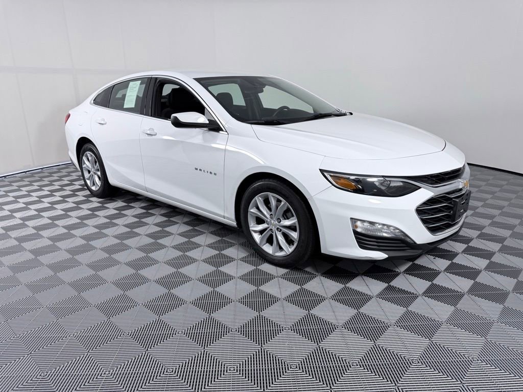 Used 2025 Chevrolet Malibu LT image 2