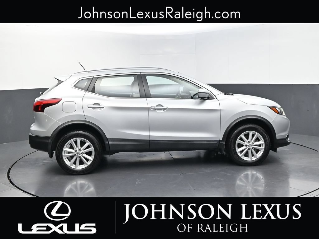 Used 2018 Nissan Rogue Sport SV w/ SV Technology Package FWD image 6