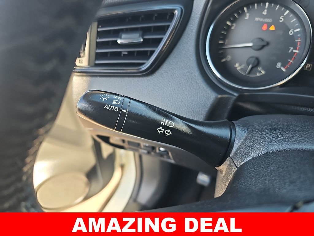 Used 2018 Nissan Rogue SV image 25