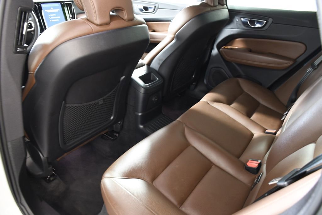 Used 2023 Volvo XC60 T8 Plus image 27