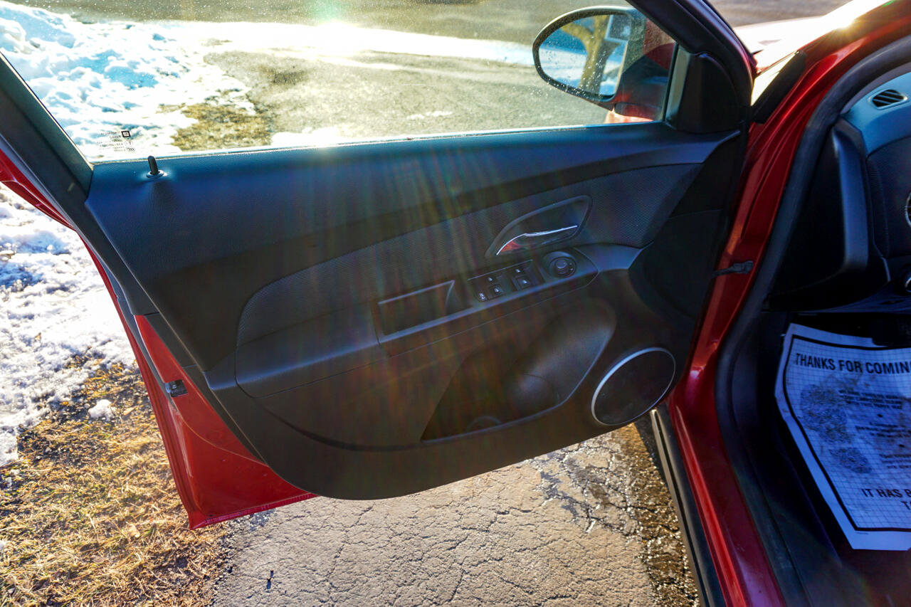 Used 2011 Chevrolet Cruze LT image 23