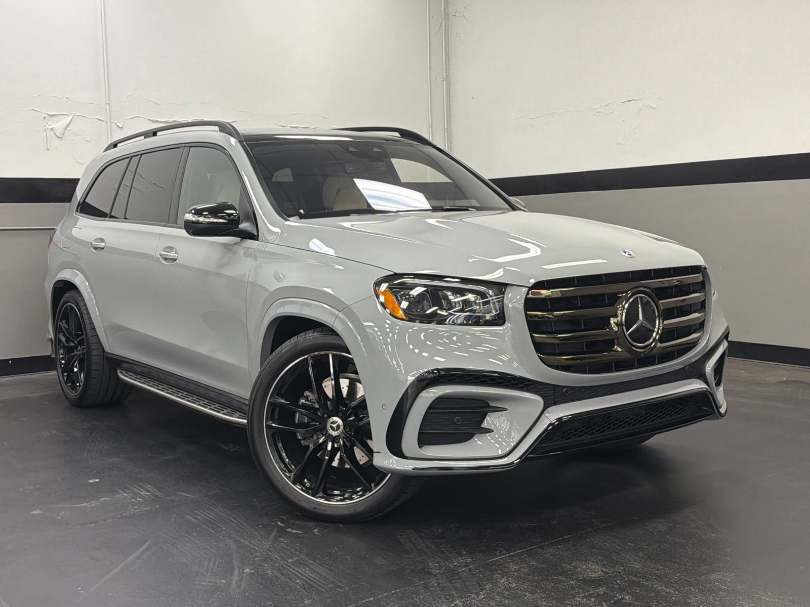 Used 2026 Mercedes-Benz GLS 580 4MATIC image 2