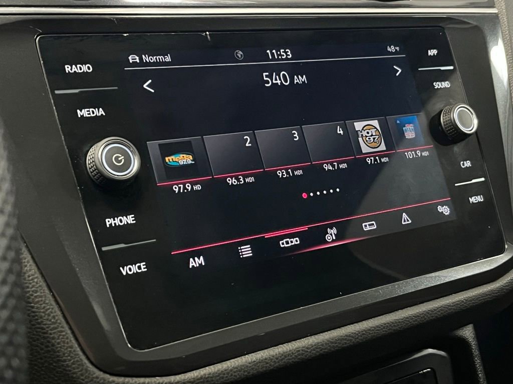 Used 2023 Volkswagen Tiguan SE R-Line image 27