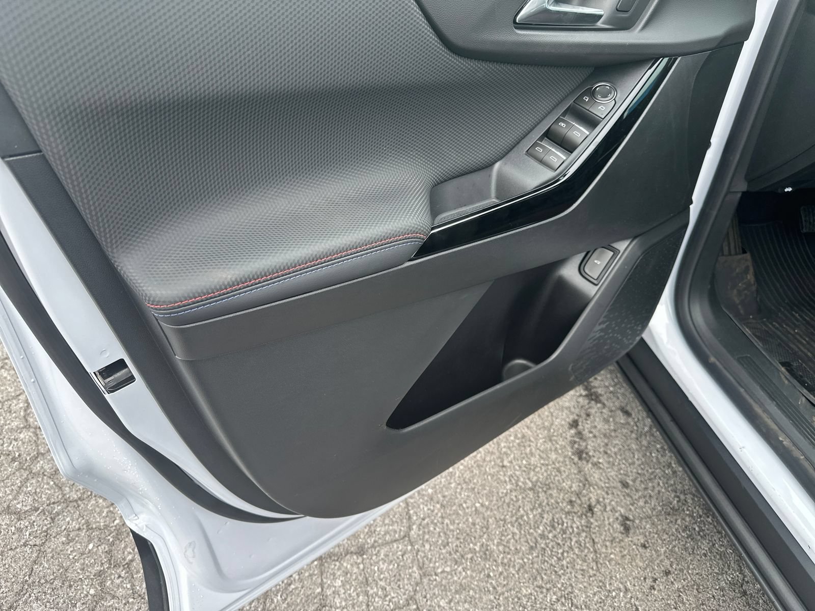 New 2026 Chevrolet Equinox RS w/ LPO, Floor Liner Package AWD/4WD image 10
