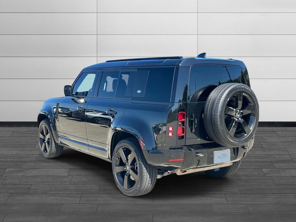 Certified 2023 Land Rover Defender 110 X-Dynamic SE AWD/4WD image 3