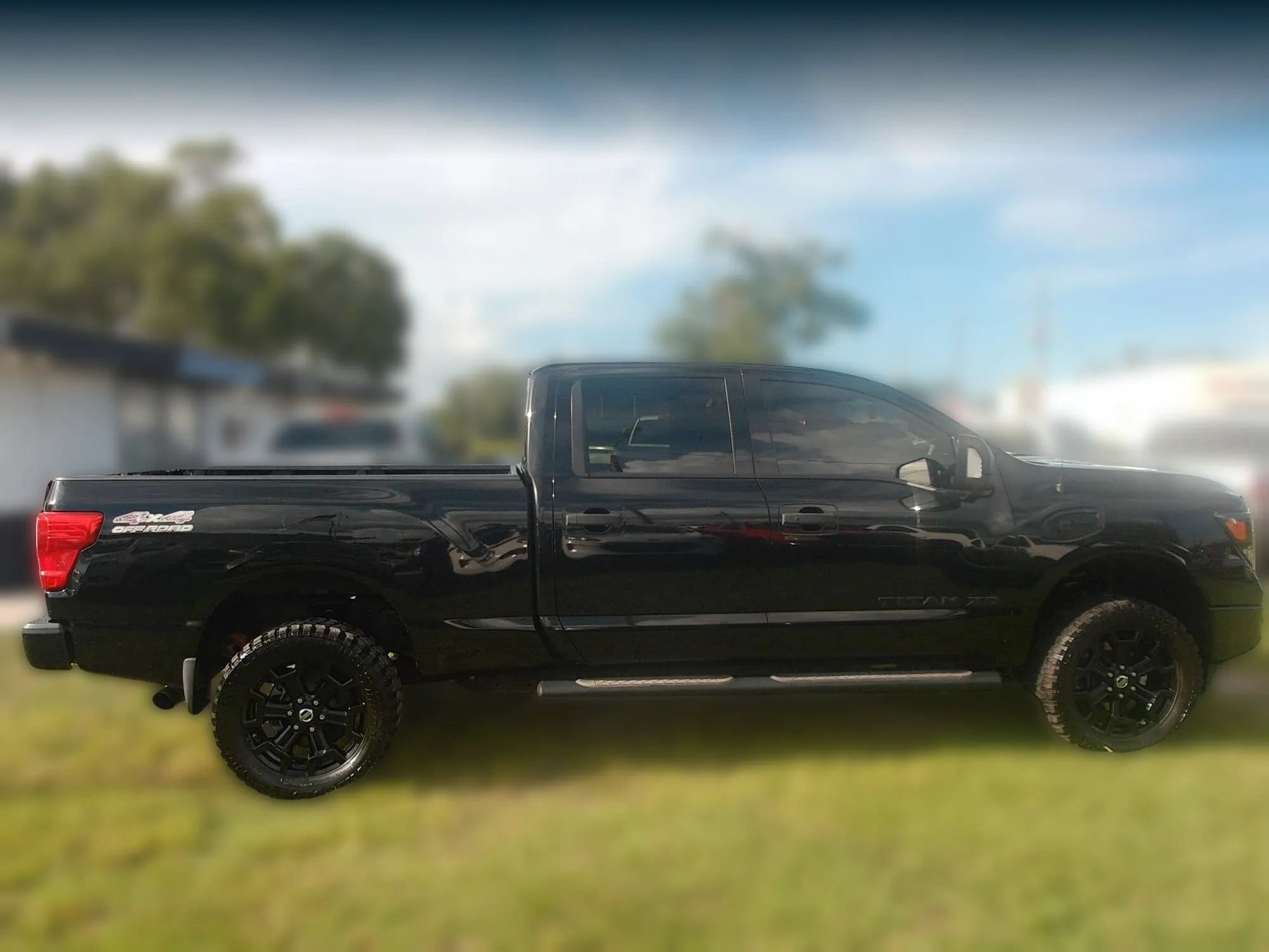 Used 2018 Nissan Titan SV w/ SV Convenience Package AWD/4WD image 4