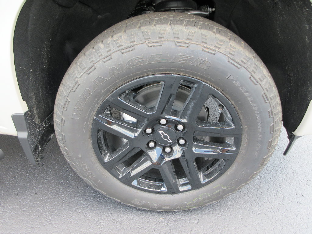 New 2026 Chevrolet Silverado 1500 Custom w/ Turbomax Blackout Package AWD/4WD image 9