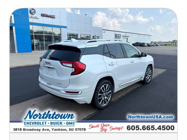Used 2024 GMC Terrain Denali w/ Denali Premium Package AWD/4WD image 9