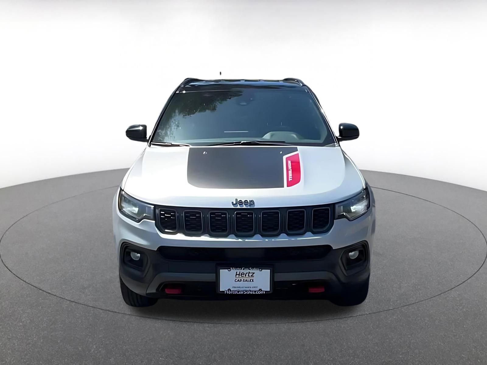 Used 2025 Jeep Compass Trailhawk AWD/4WD image 4