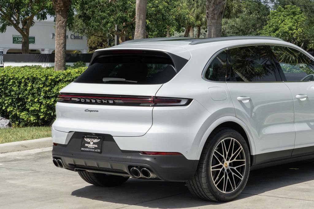 Used 2024 Porsche Cayenne AWD/4WD image 7