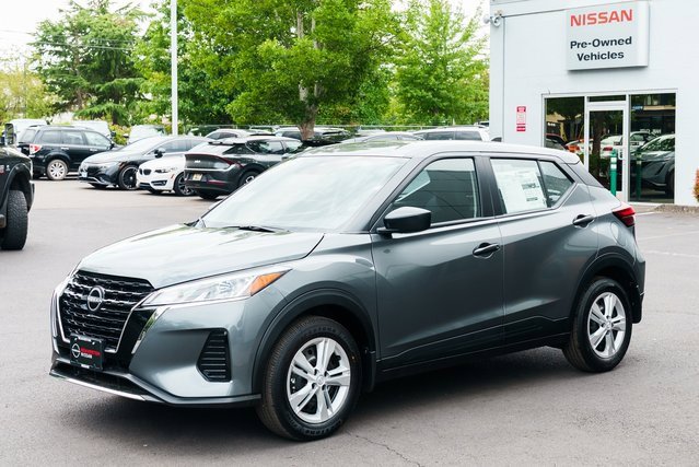 New 2025 Nissan Kicks Play S image 3