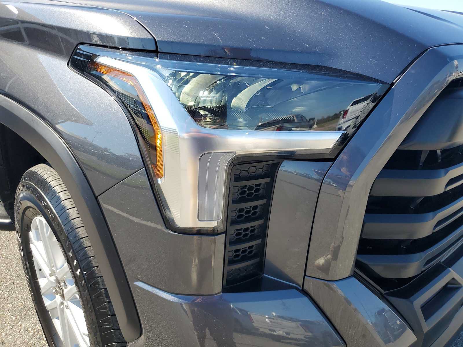 Used 2025 Toyota Tundra SR5 w/ SR5 Convenience Package AWD/4WD image 11