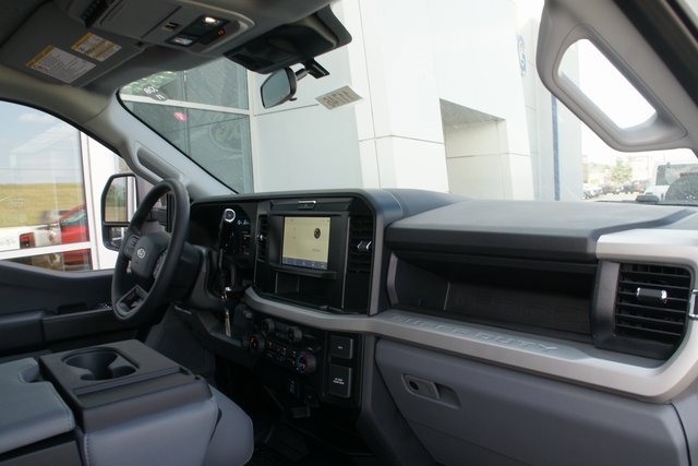 New 2026 Ford F350 XL w/ XL Chrome Package image 32