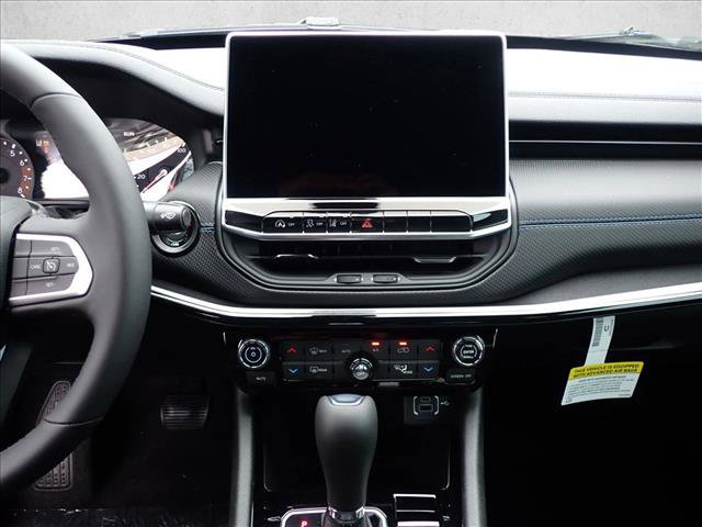 New 2026 Jeep Compass Latitude AWD/4WD image 17