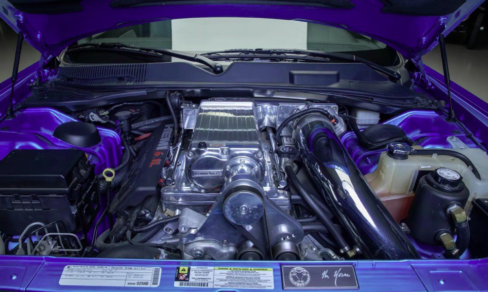 Used 2010 Dodge Challenger SRT8 w/ SRT Option Group II RWD image 9