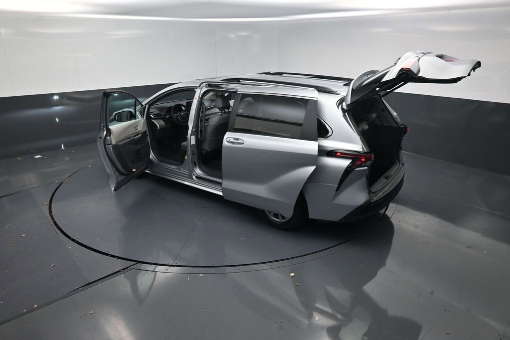 Used 2024 Toyota Sienna XLE image 23