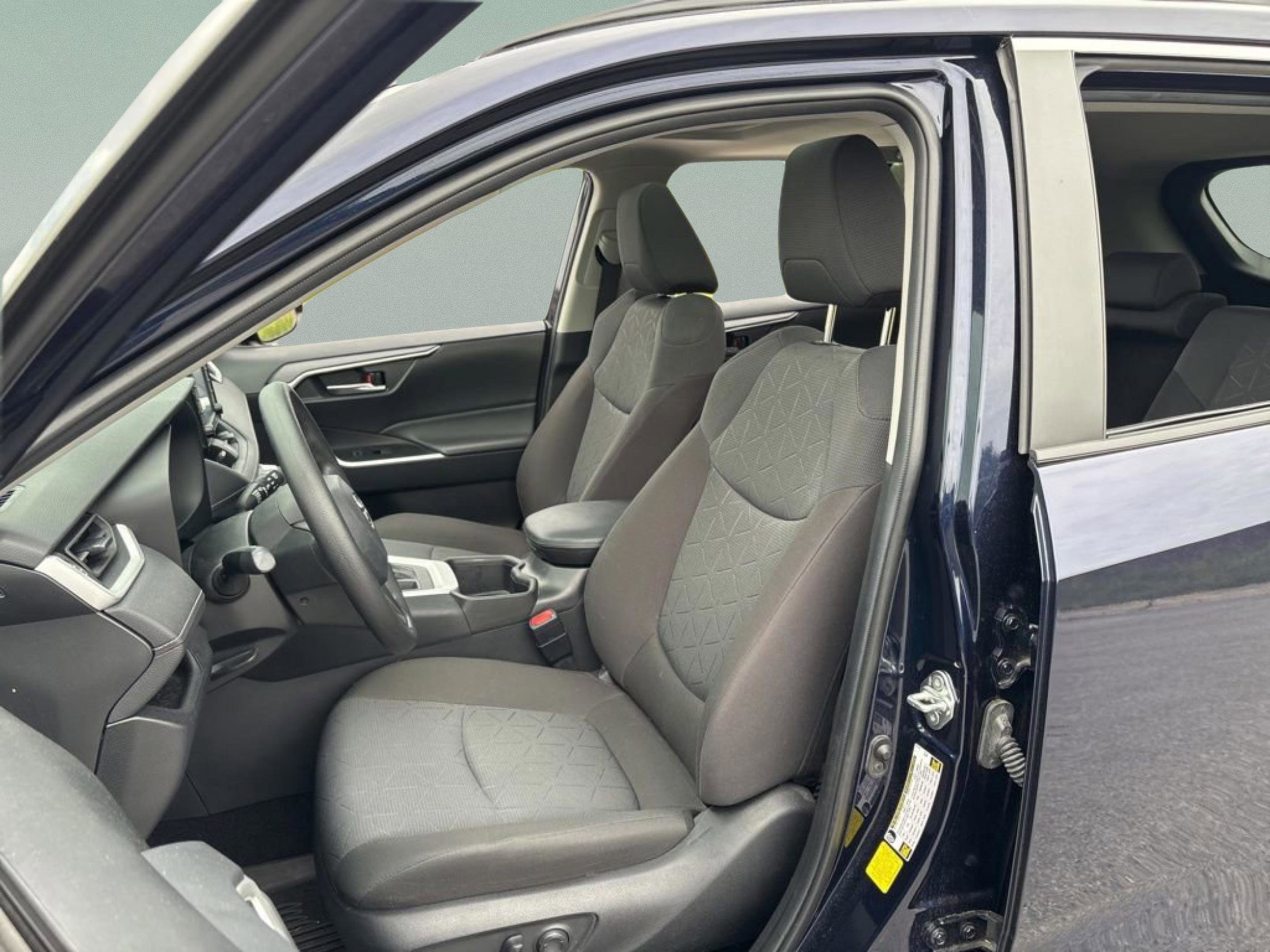 Certified 2022 Toyota RAV4 XLE FWD image 25