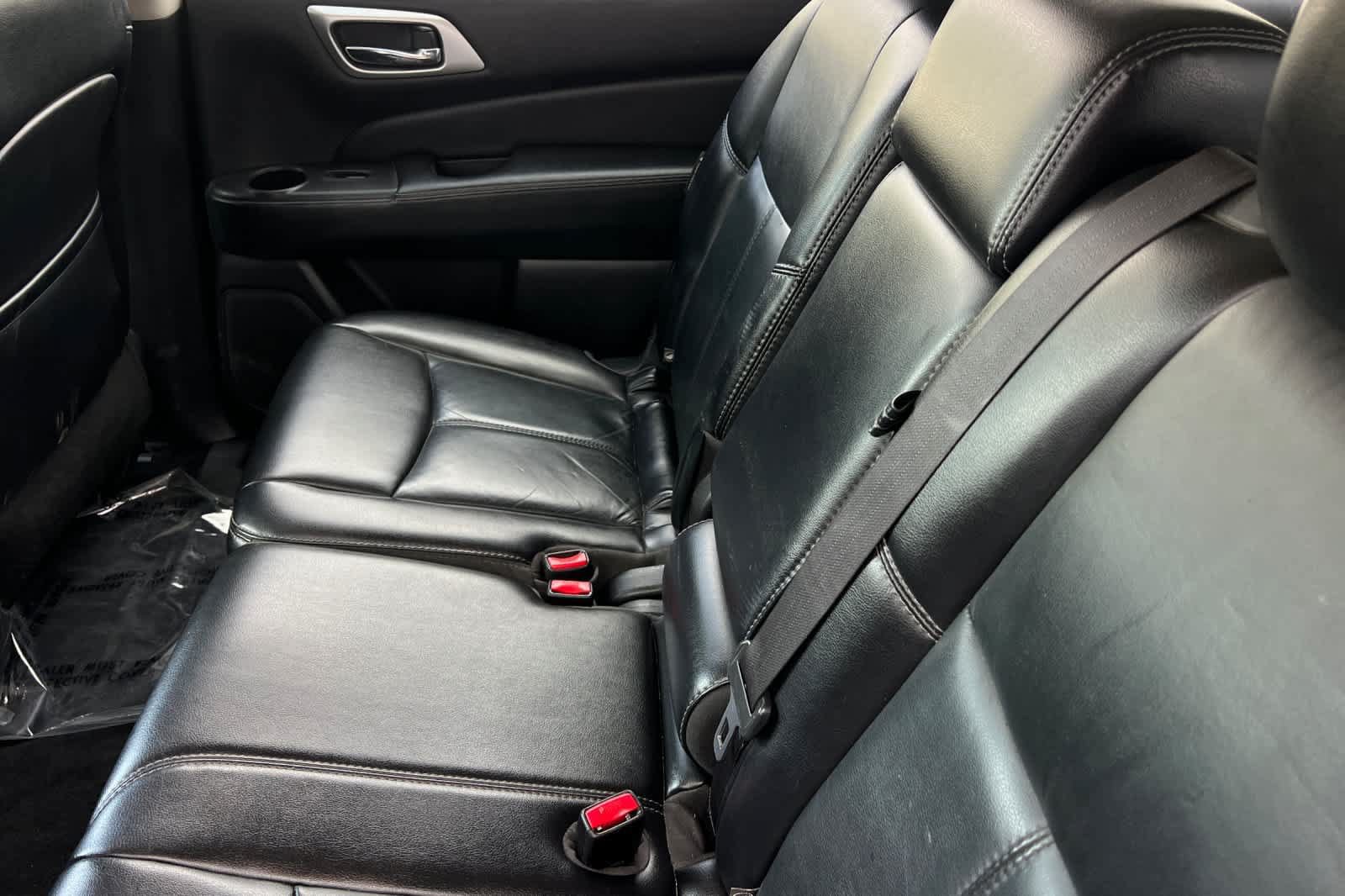 Used 2018 Nissan Pathfinder SL FWD image 5