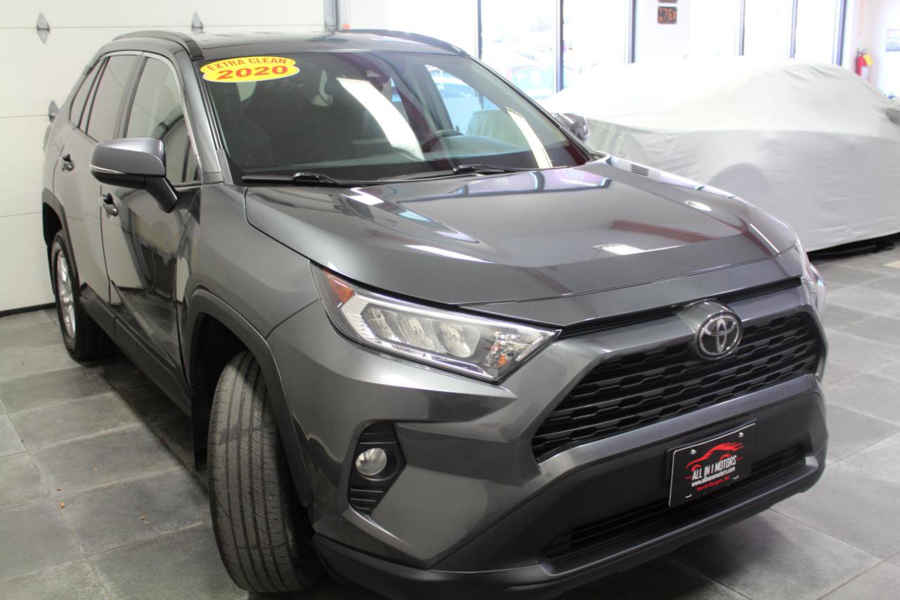 Used 2020 Toyota RAV4 XLE w/ All Weather Liner Package image 3